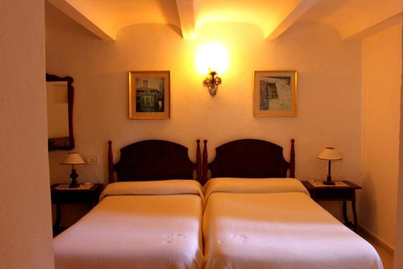 Hostal Los Pinos Кала-Сан-Висенте Экстерьер фото